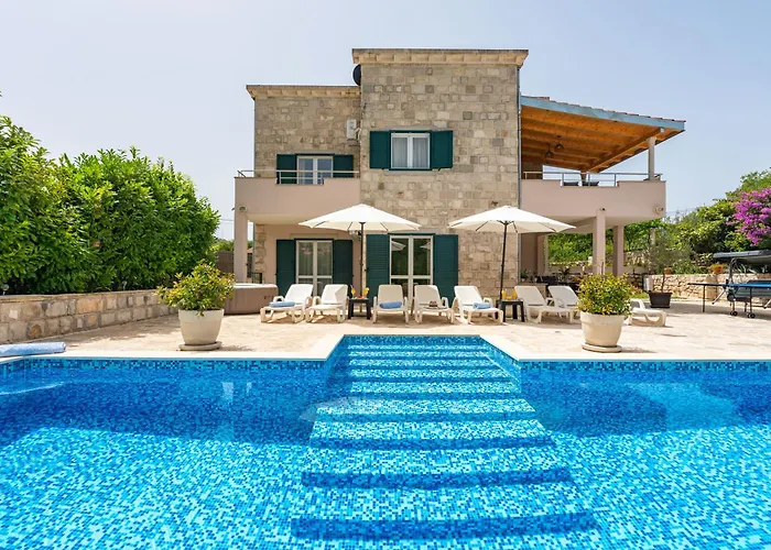 Villa Petmat - With Private Pool And 6 Bedrooms