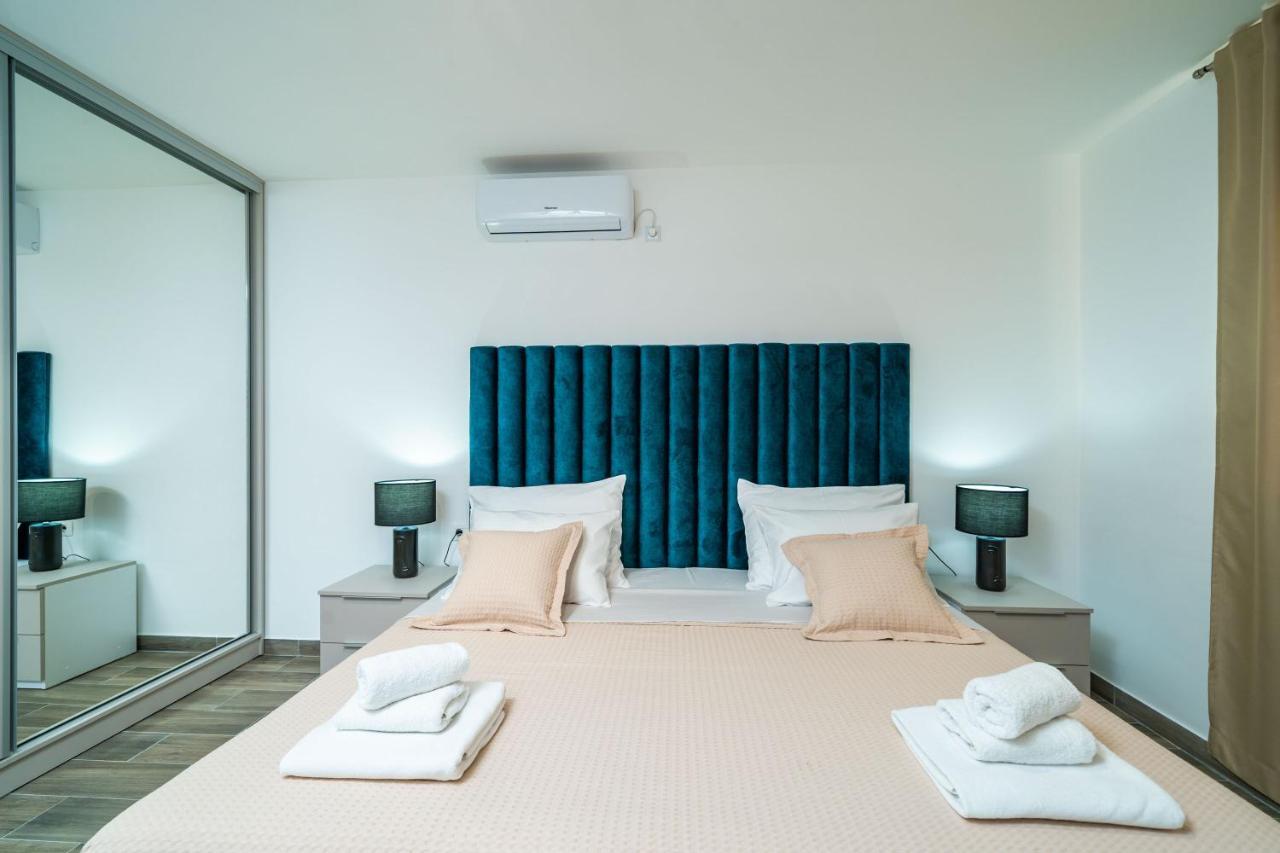 Petmat - With Private Pool And 6 Bedrooms