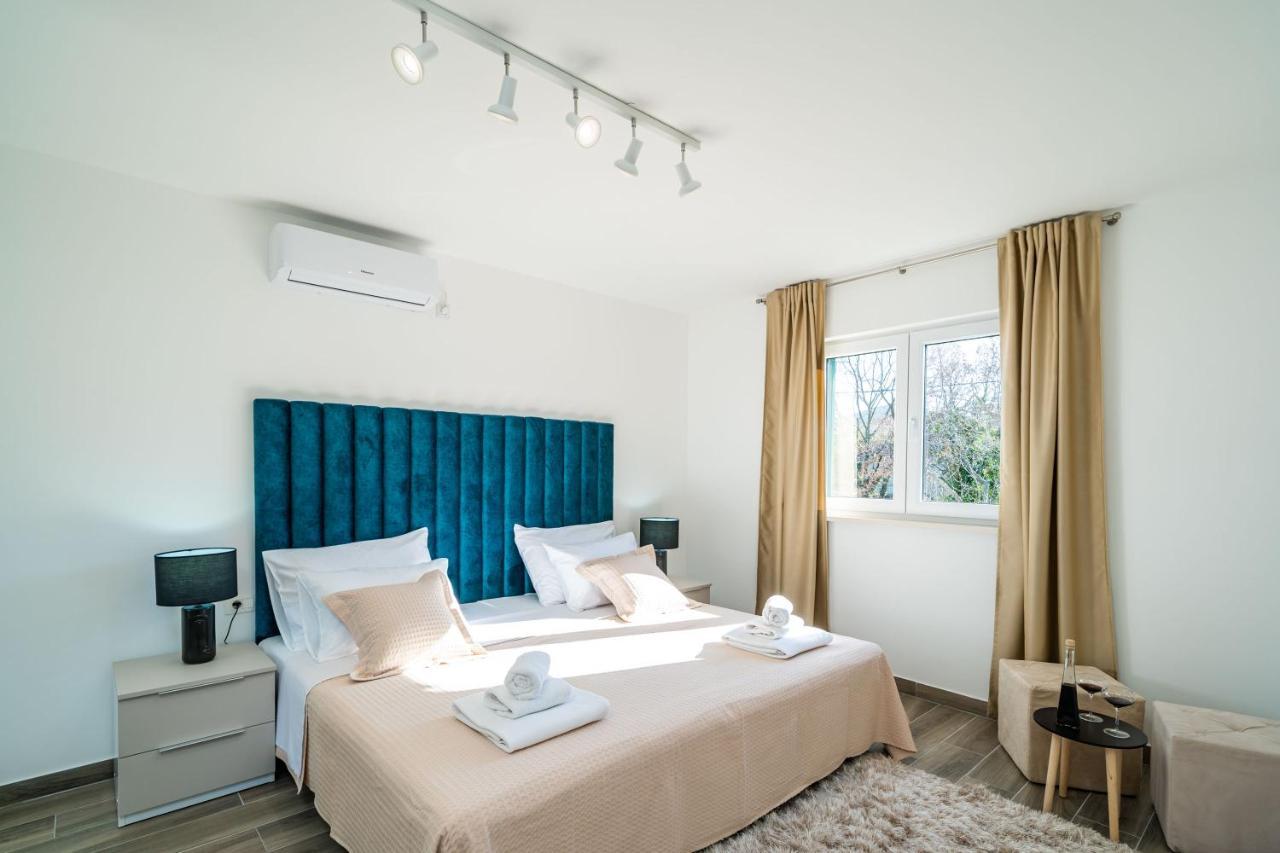 Petmat - With Private Pool And 6 Bedrooms
