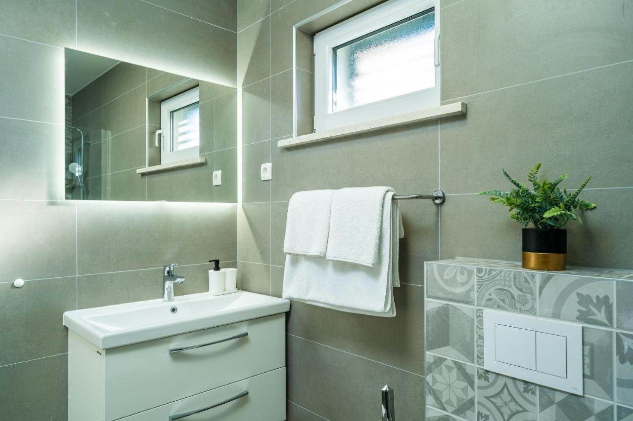 Petmat - With Private Pool And 6 Bedrooms Pousada Dubrovnik