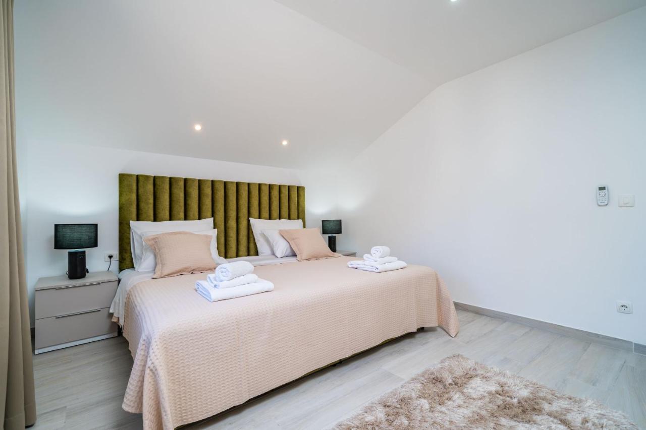Petmat - With Private Pool And 6 Bedrooms