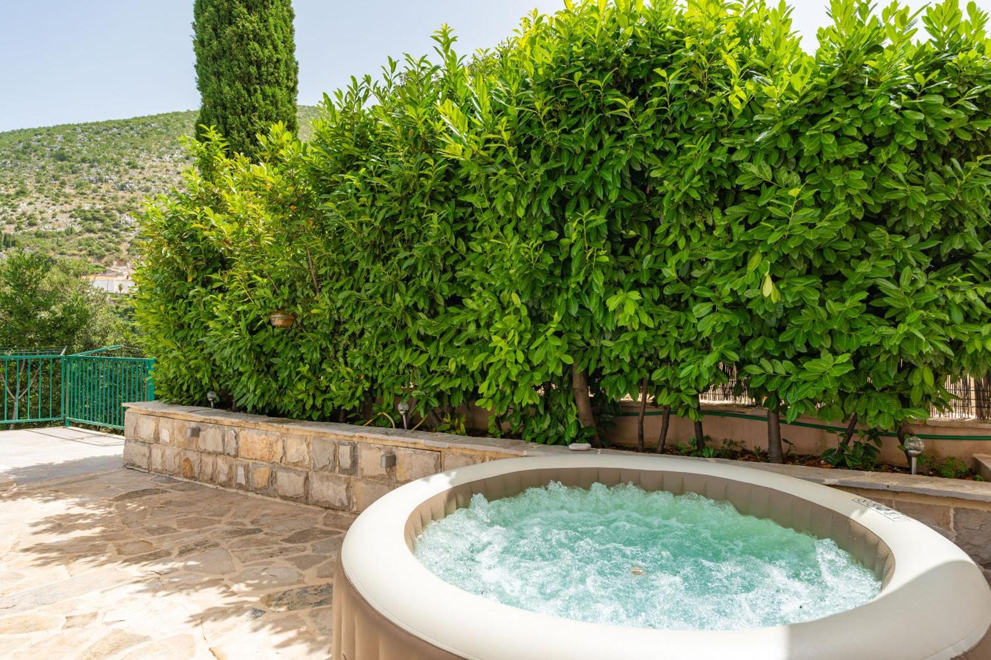 Petmat - With Private Pool And 6 Bedrooms