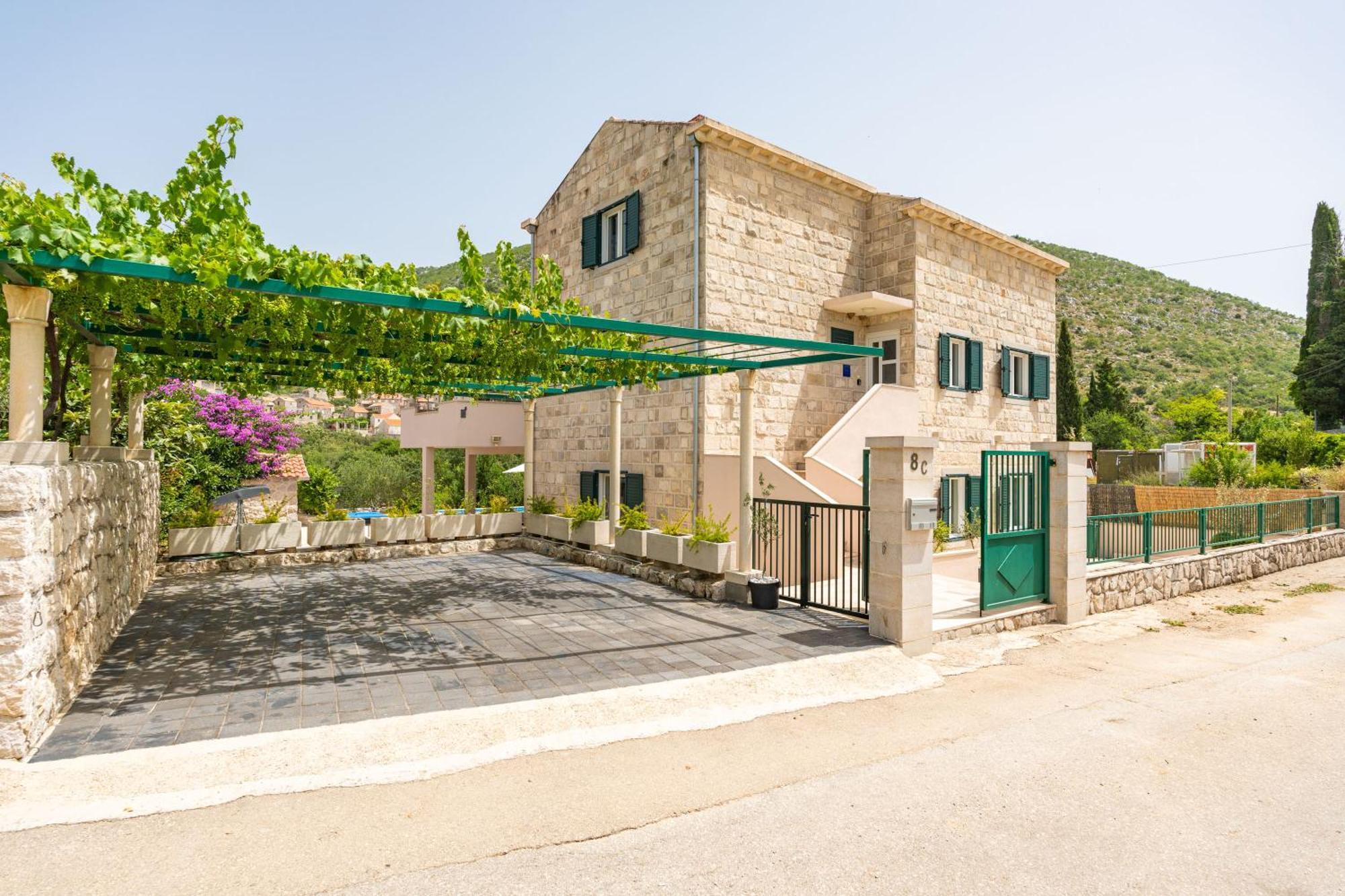 Petmat - With Private Pool And 6 Bedrooms Pousada