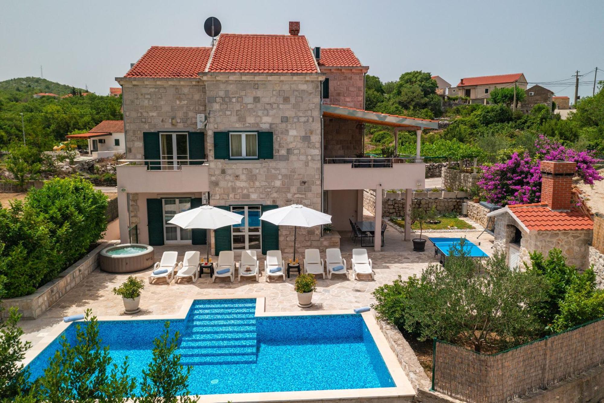 Petmat - With Private Pool And 6 Bedrooms