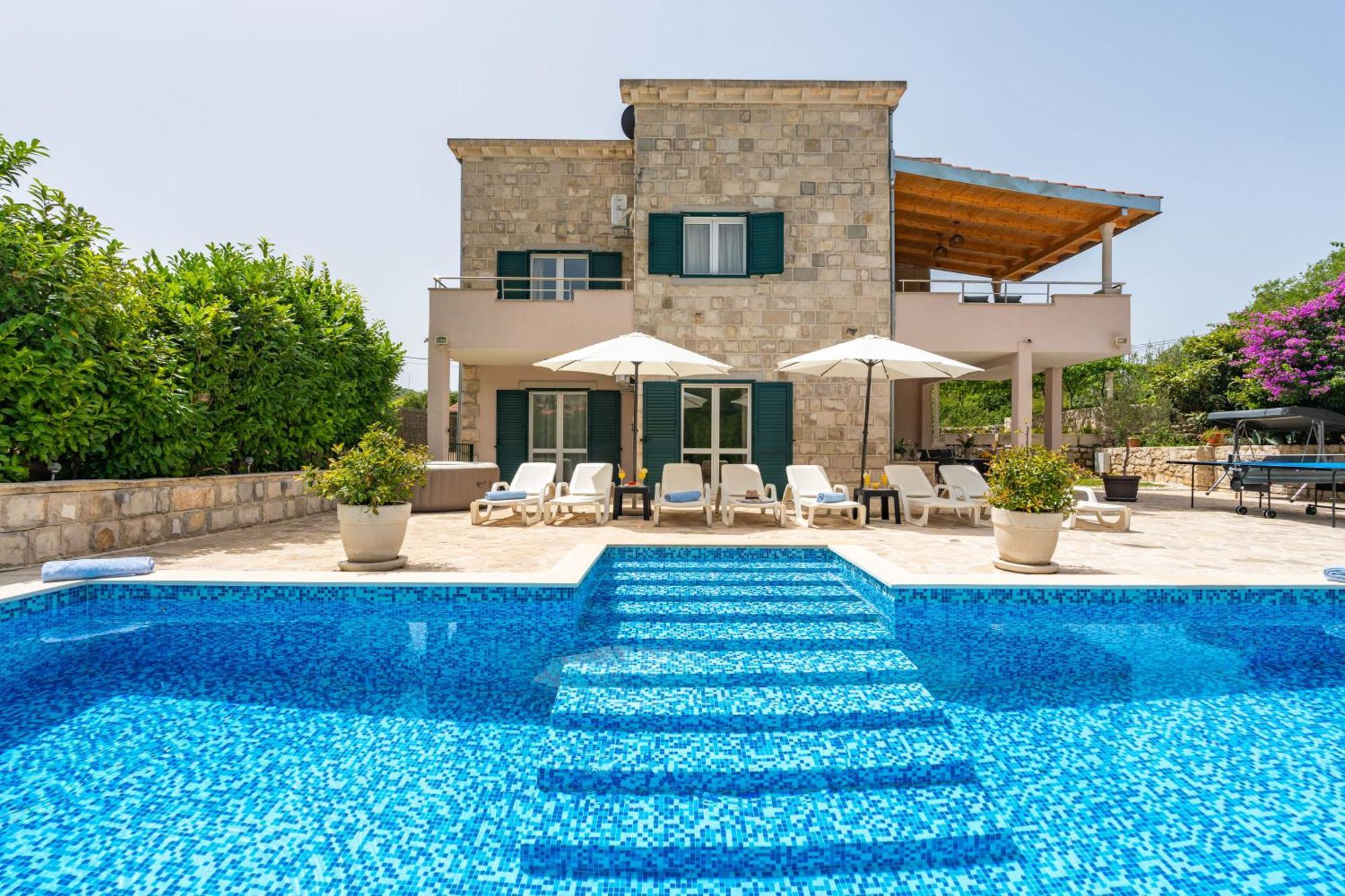 Petmat - With Private Pool And 6 Bedrooms Pousada