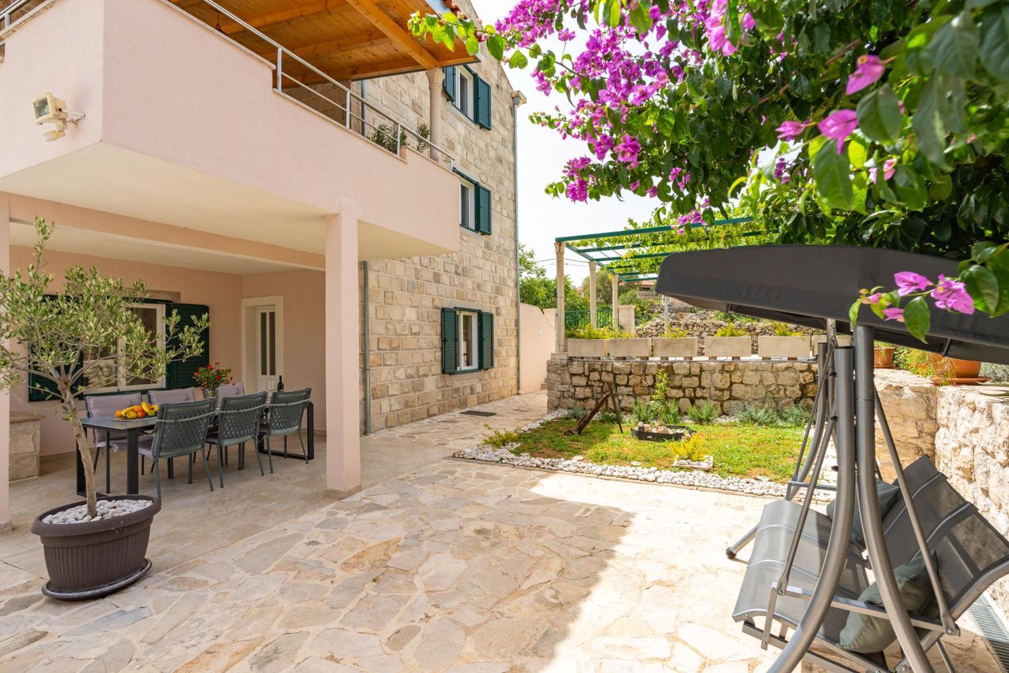Petmat - With Private Pool And 6 Bedrooms *