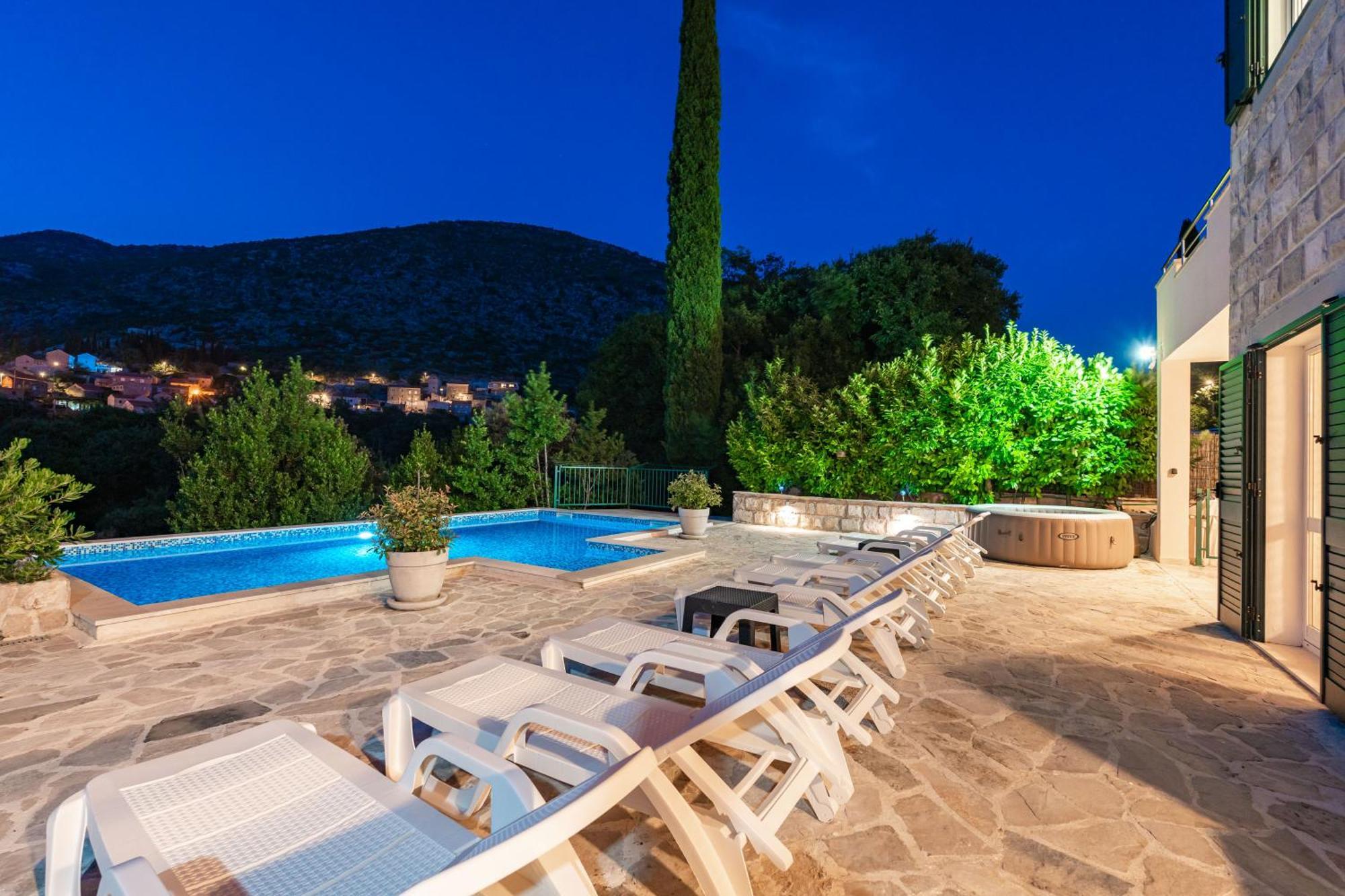 Petmat - With Private Pool And 6 Bedrooms