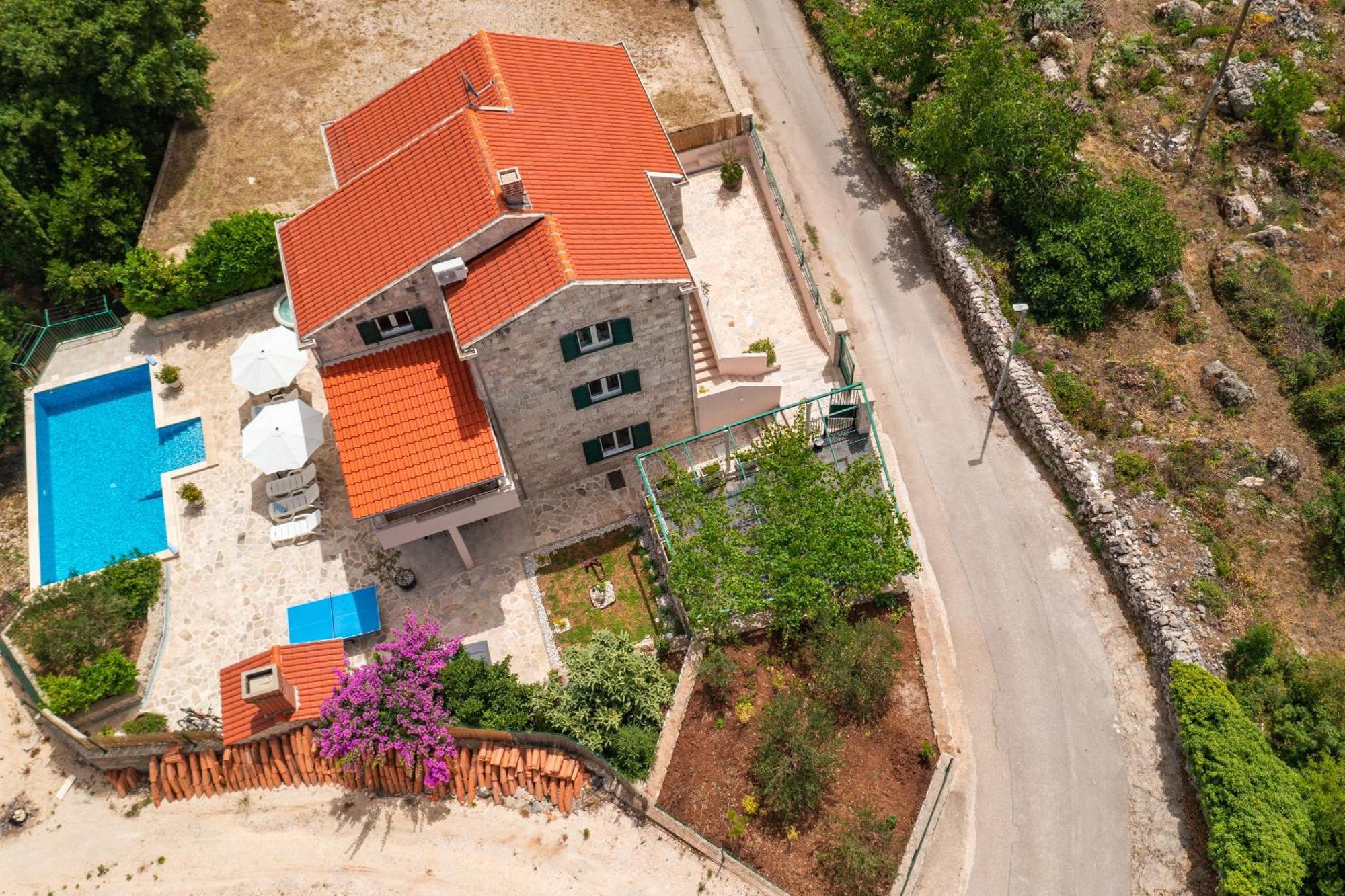 Petmat - With Private Pool And 6 Bedrooms