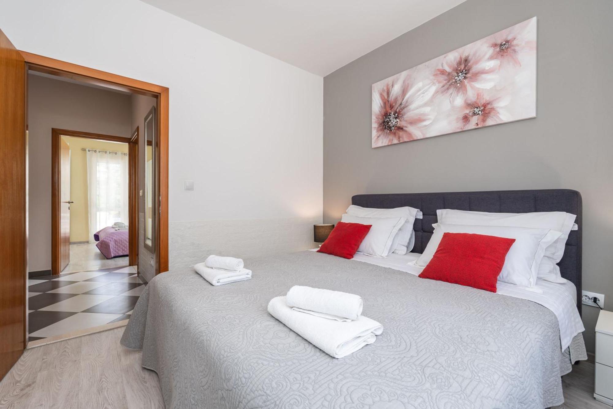 Petmat - With Private Pool And 6 Bedrooms