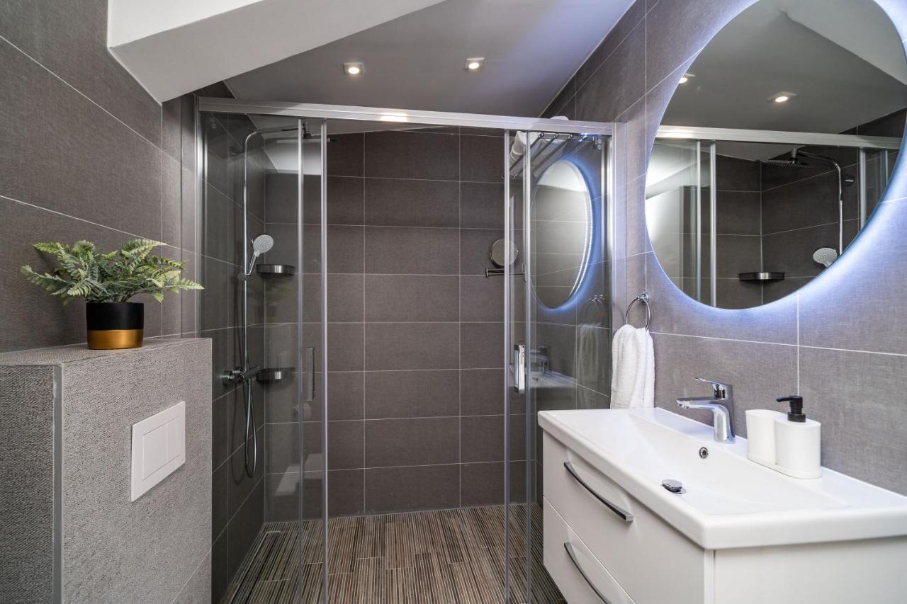 Petmat - With Private Pool And 6 Bedrooms
