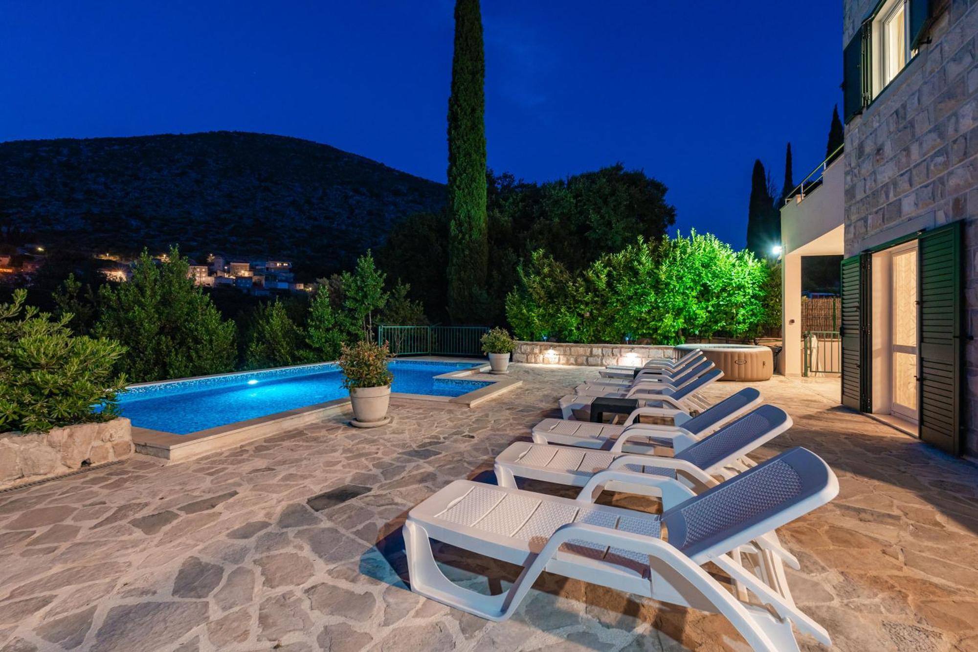 Petmat - With Private Pool And 6 Bedrooms *