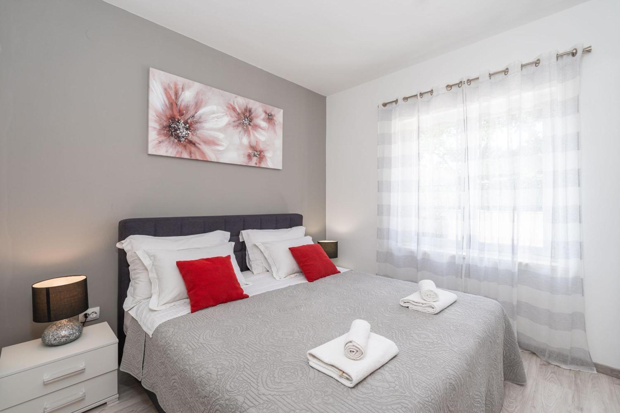 Petmat - With Private Pool And 6 Bedrooms Villa